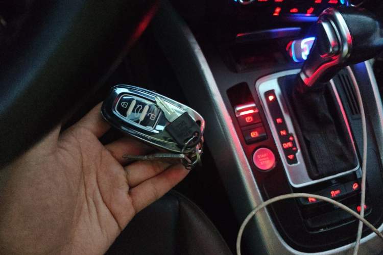 Used Audi Q5 2018 Collector's Edition 40 TFSI Technology Model Vehicle Key