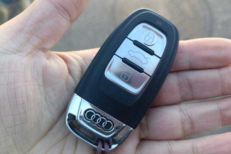 Used Audi Q5 2018 Collector's Edition 40 TFSI Technology Model Vehicle Key