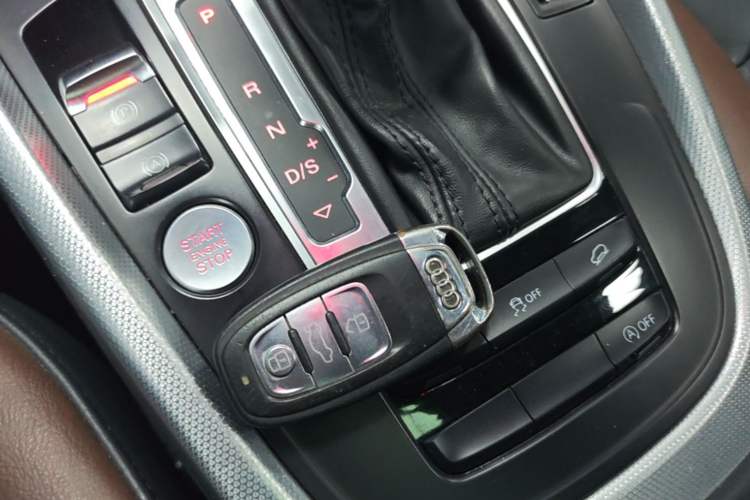 Used Audi Q5 2018 Collector's Edition 40 TFSI Technology Model Vehicle Key