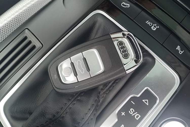 Used Audi Q5 2018 Collector's Edition 40 TFSI Technology Model Vehicle Key