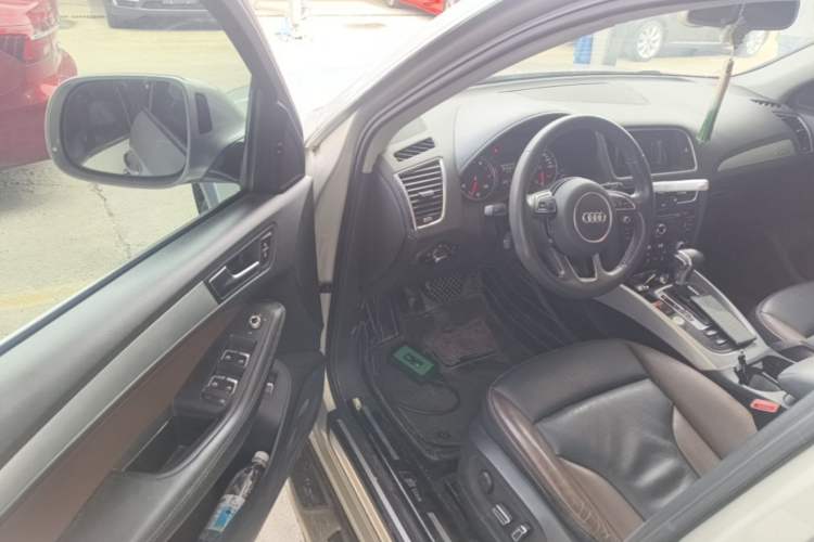 Used Audi Q5 2018 Collector's Edition 40 TFSI Technology Model Driver Seat