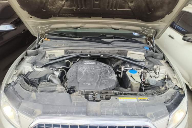 Used Audi Q5 2018 Collector's Edition 40 TFSI Technology Model Engine Bay