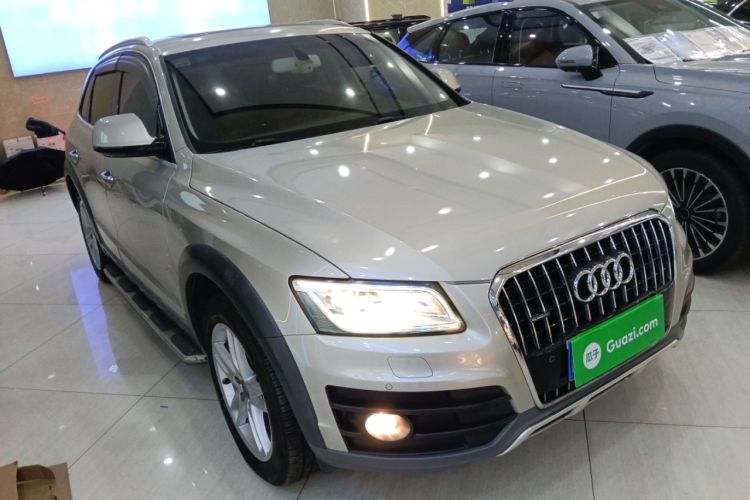 Used Audi Q5 2018 Collector's Edition 40 TFSI Technology Model Front Right 45 Deg