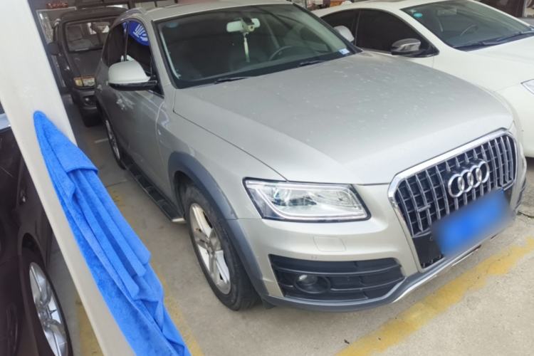 Used Audi Q5 2018 Collector's Edition 40 TFSI Technology Model Front Right 45 Deg