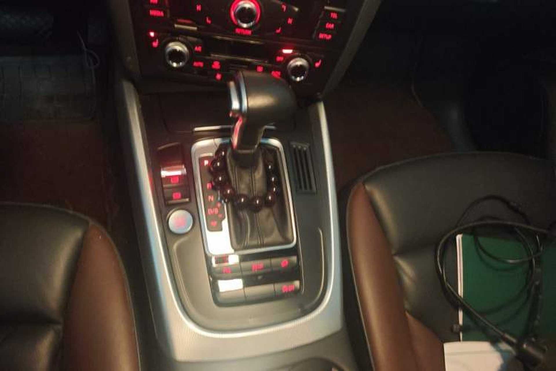 Used Audi Q5 2018 Collector's Edition 40 TFSI Technology Model Gear Lever