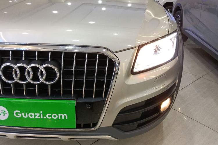 Used Audi Q5 2018 Collector's Edition 40 TFSI Technology Model Left Front Headlight