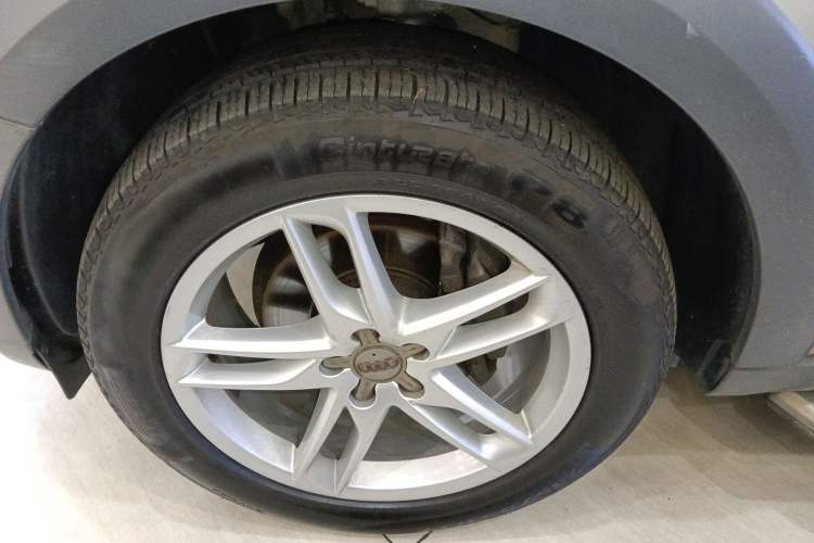 Used Audi Q5 2018 Collector's Edition 40 TFSI Technology Model Left Front Wheel Hub