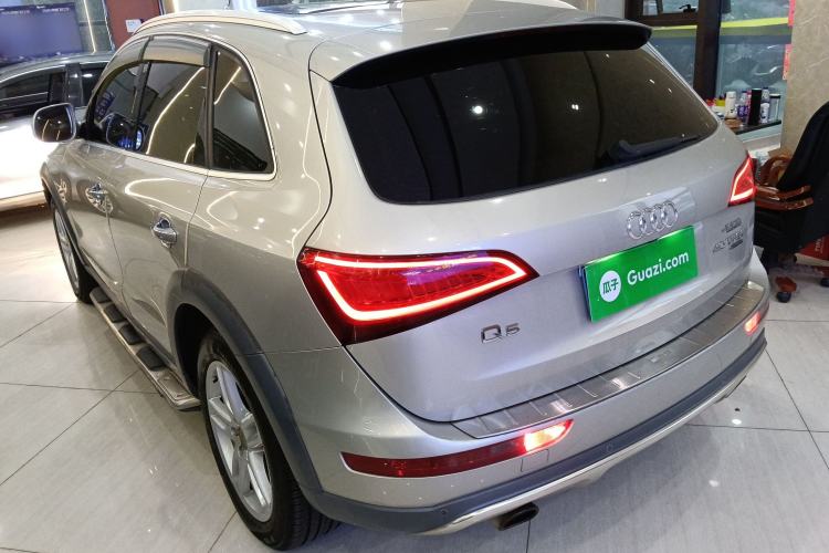 Used Audi Q5 2018 Collector's Edition 40 TFSI Technology Model Rear Left 45 Deg