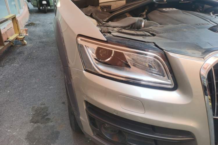 Used Audi Q5 2018 Collector's Edition 40 TFSI Technology Model Right Front Headlight