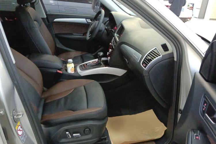Used Audi Q5 2018 Collector's Edition 40 TFSI Technology Model Right Front Seat