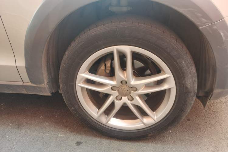 Used Audi Q5 2018 Collector's Edition 40 TFSI Technology Model Right Front Wheel Hub