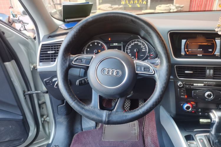 Used Audi Q5 2018 Collector's Edition 40 TFSI Technology Model Steering Wheel
