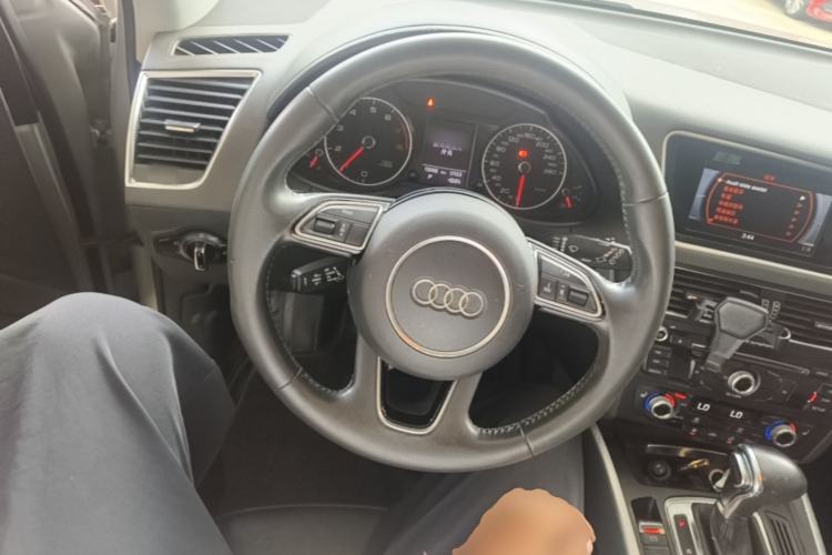 Used Audi Q5 2018 Collector's Edition 40 TFSI Technology Model Steering Wheel