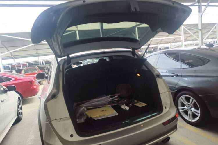 Used Audi Q5 2018 Collector's Edition 40 TFSI Technology Model Trunk
