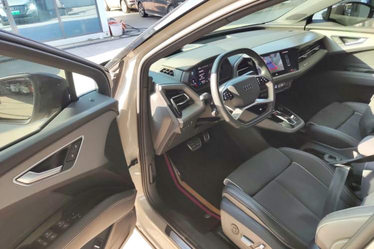 Used Audi Q5 e-tron 2022 40 e-tron Starlight Edition Mech Kit Driver Seat