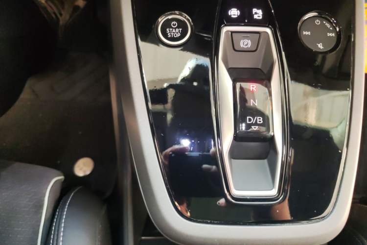 Used Audi Q5 e-tron 2022 40 e-tron Starlight Edition Mech Kit Gear Lever