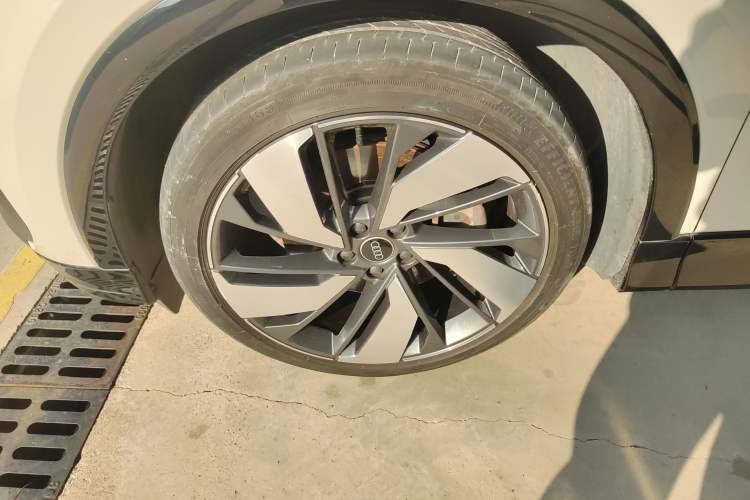 Used Audi Q5 e-tron 2022 40 e-tron Starlight Edition Mech Kit Left Front Wheel Hub