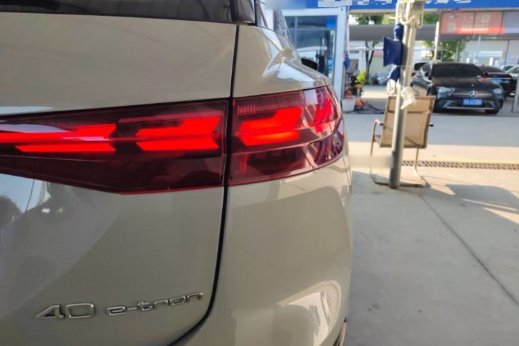 Used Audi Q5 e-tron 2022 40 e-tron Starlight Edition Mech Kit Right Rear Taillight