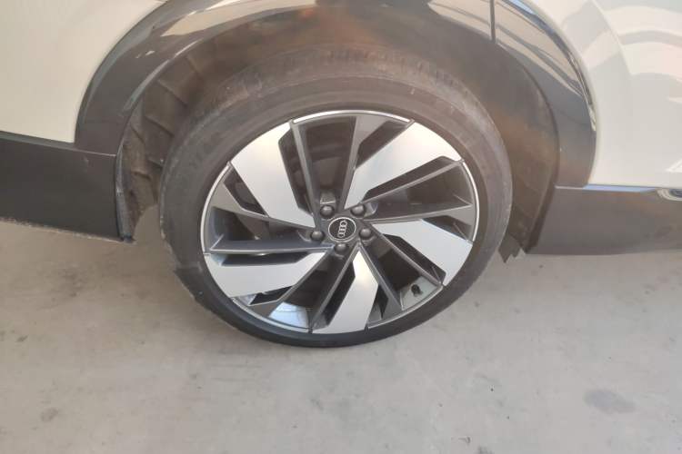 Used Audi Q5 e-tron 2022 40 e-tron Starlight Edition Mech Kit Right Rear Wheel Hub