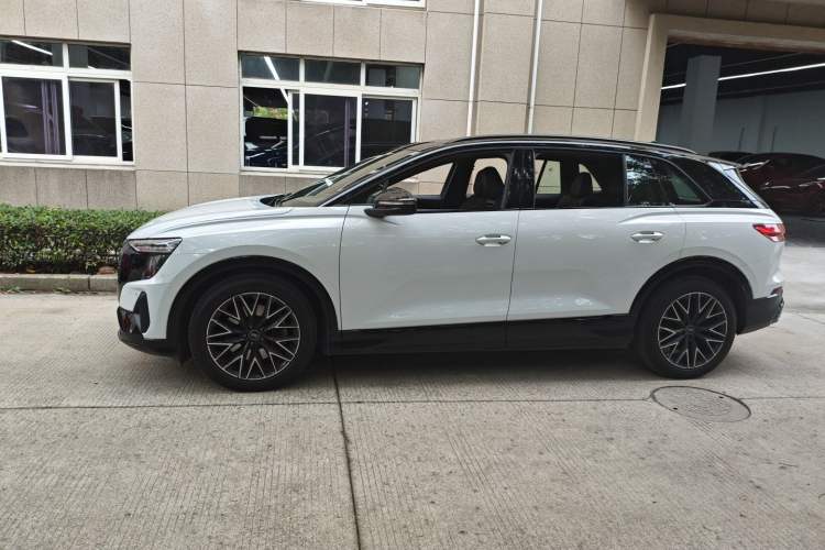 Used Audi Q5 e-tron 2022 40 e-tron Starlight Edition Mech Kit Exterior 3