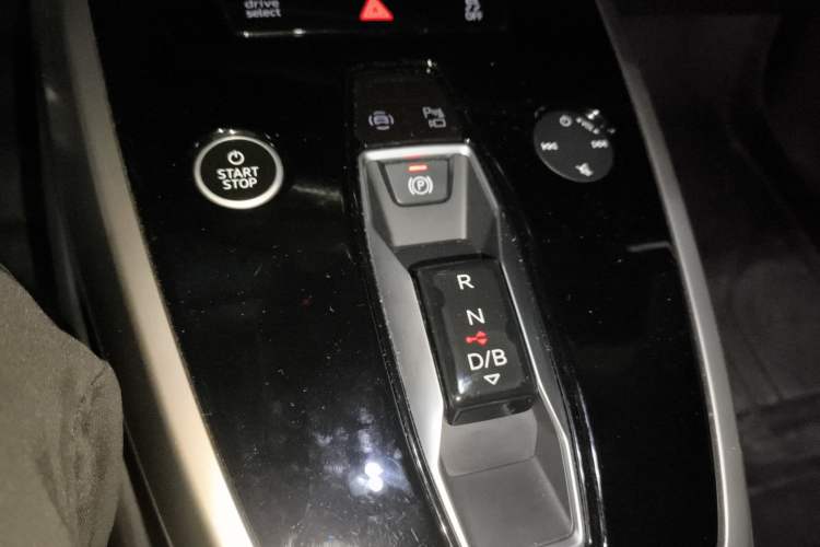 Used Audi Q5 e-tron 2023 40 e-tron Starry Edition Luxury Package Gear Lever