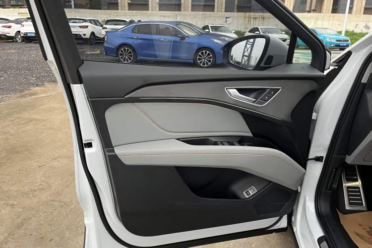 Used Audi Q5 e-tron 2022 40 e-tron Starry Edition Luxury Package Interior 10