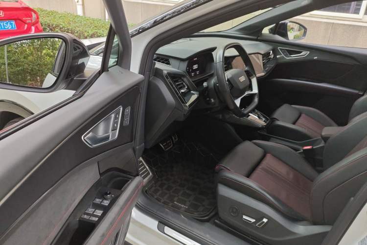 Used Audi Q5 e-tron 2022 40 e-tron Starlight Edition Mech Kit Interior 3