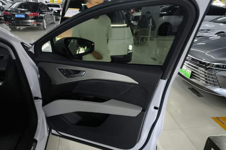 Used Audi Q5 e-tron 2023 40 e-tron Starry Edition Luxury Package Interior 5