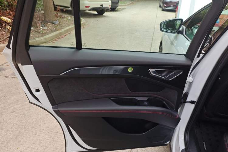 Used Audi Q5 e-tron 2022 40 e-tron Starlight Edition Mech Kit Interior 8