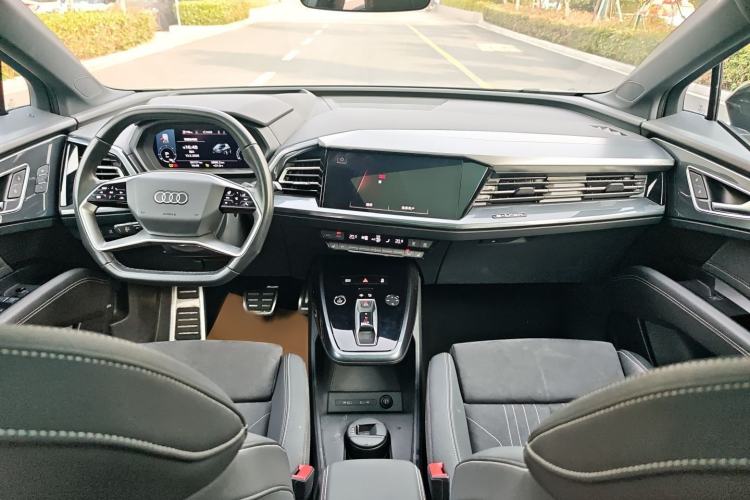 Used Audi Q5 e-tron 2022 50 e-tron quattro Glory Edition Mecha Kit Sun-Chasing Version Center Console