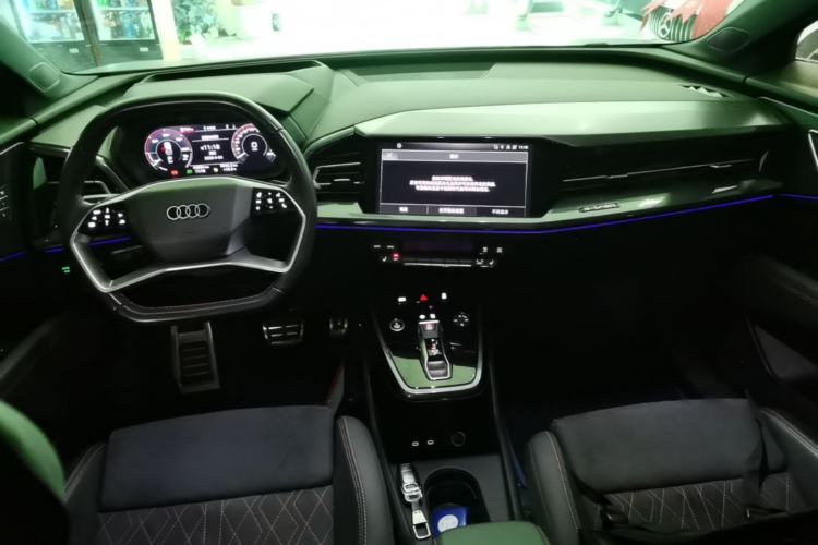 Used Audi Q5 e-tron 2022 50 e-tron quattro edition one Artistic Collection Edition Center Console