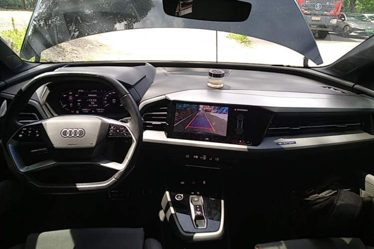 Used Audi Q5 e-tron 2022 40 e-tron Starlight Edition Mech Kit Center Console