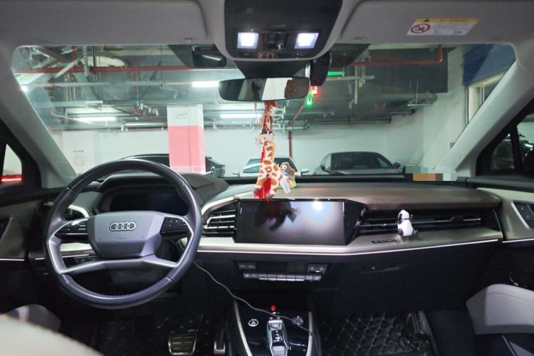 Used Audi Q5 e-tron 2022 40 e-tron Starry Edition Luxury Package Center Console