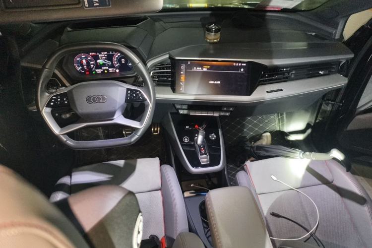 Used Audi Q5 e-tron 2022 40 e-tron Starlight Edition Mech Kit Center Console
