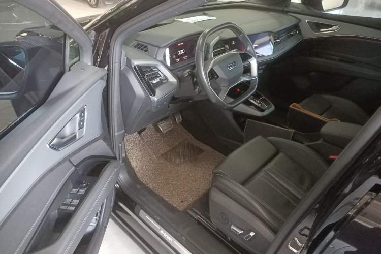 Used Audi Q5 e-tron 2022 40 e-tron Starry Edition Luxury Package Driver Seat