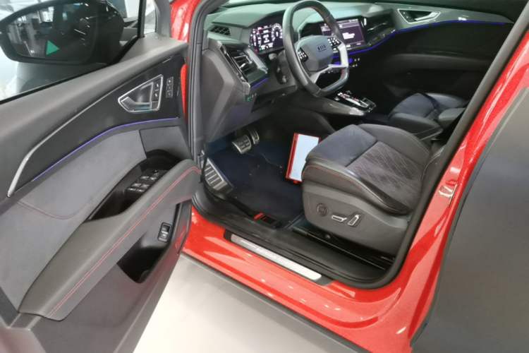Used Audi Q5 e-tron 2022 50 e-tron quattro edition one Artistic Collection Edition Driver Seat