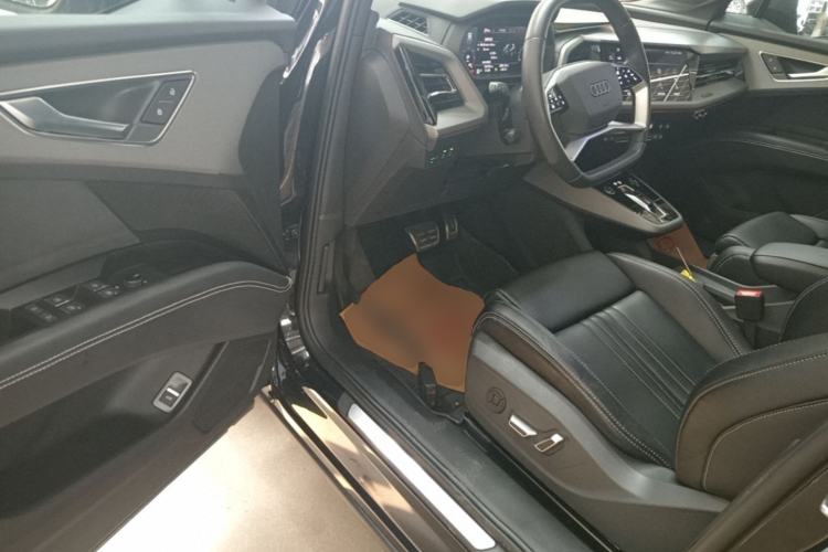 Used Audi Q5 e-tron 2022 40 e-tron Starlight Edition Mech Kit Driver Seat
