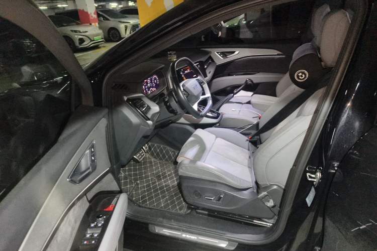 Used Audi Q5 e-tron 2022 40 e-tron Starlight Edition Mech Kit Driver Seat