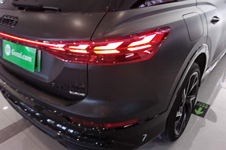 Used Audi Q5 e-tron 2022 50 e-tron quattro edition one Artistic Collection Edition Exterior 3