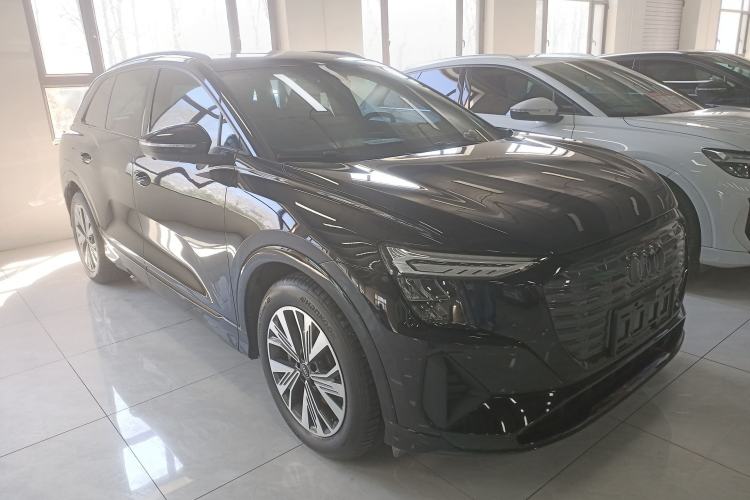 Used Audi Q5 e-tron 2022 40 e-tron Starry Edition Luxury Package Front Right 45 Deg