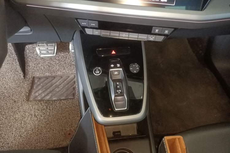 Used Audi Q5 e-tron 2022 40 e-tron Starry Edition Luxury Package Gear Lever