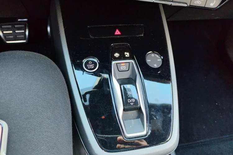 Used Audi Q5 e-tron 2022 40 e-tron Starlight Edition Mech Kit Gear Lever