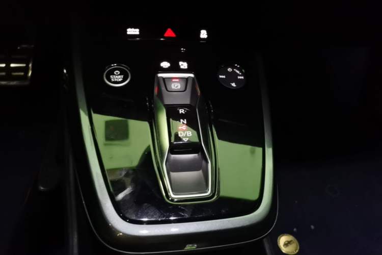 Used Audi Q5 e-tron 2022 50 e-tron quattro edition one Artistic Collection Edition Gear Lever