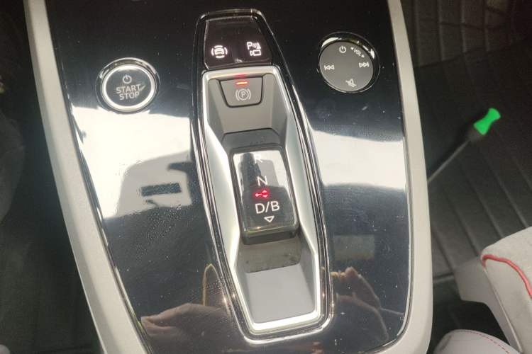 Used Audi Q5 e-tron 2022 40 e-tron Starry Edition Mechanical Suit Sun-Chasing Version Gear Lever