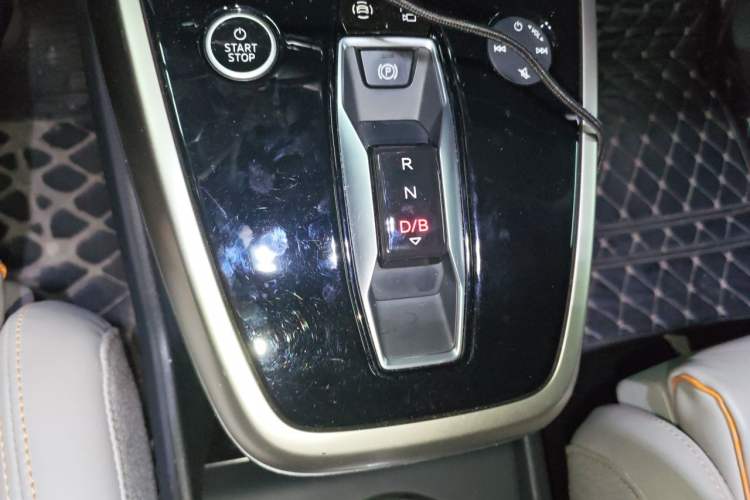 Used Audi Q5 e-tron 2022 40 e-tron Starry Edition Luxury Package Gear Lever