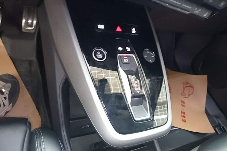Used Audi Q5 e-tron 2022 40 e-tron Starlight Edition Mech Kit Gear Lever