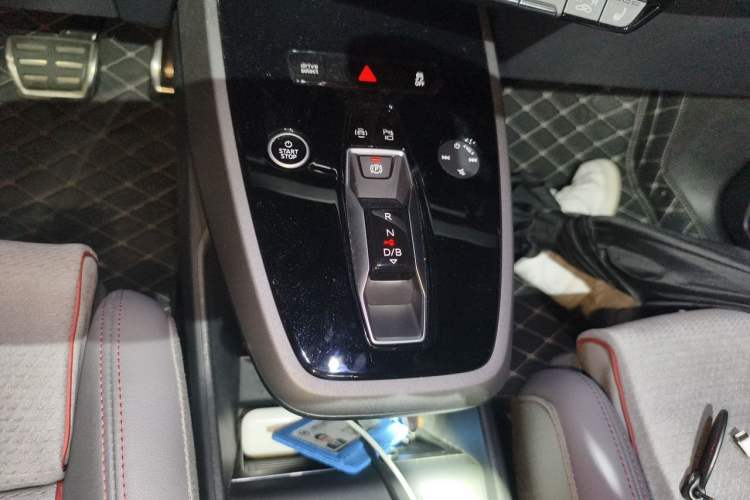 Used Audi Q5 e-tron 2022 40 e-tron Starlight Edition Mech Kit Gear Lever