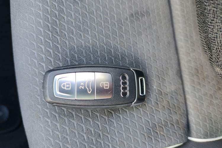 Used Audi Q5 e-tron 2022 40 e-tron Starlight Edition Mech Kit Interior 1