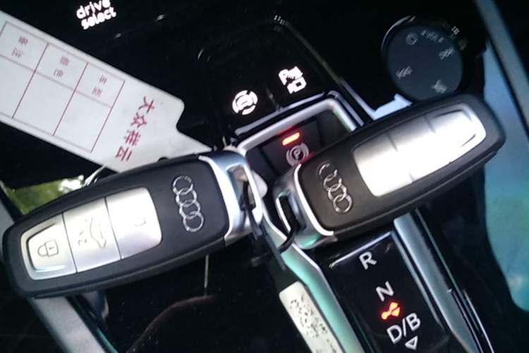 Used Audi Q5 e-tron 2022 40 e-tron Starlight Edition Mech Kit Interior 1