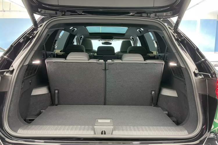 Used Audi Q5 e-tron 2022 40 e-tron Starlight Edition Mech Kit Interior 10